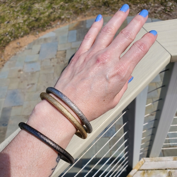 Hammered look metal Bracelet set - Picture 6 of 8